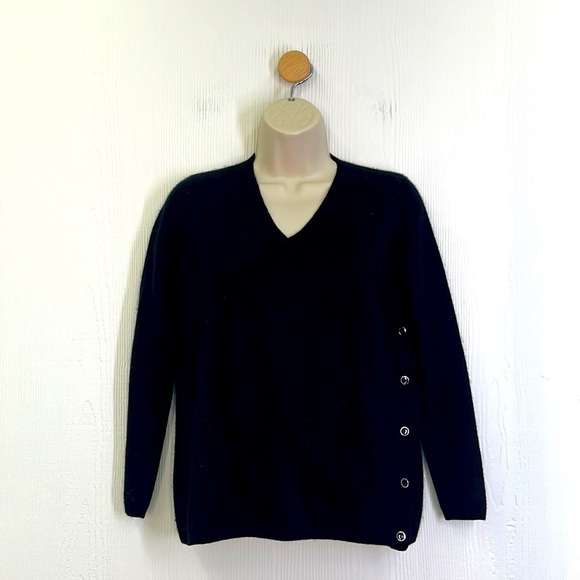 Nordstrom Collection -  100 % Cashmere Black V Neck Buttons Side Sweater SZ XS - Picture 1 of 11